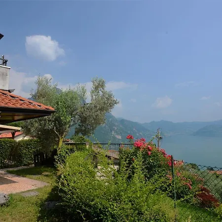 Con Vista Sul Lago Di Iseo E Piscina * Riva di Solto
