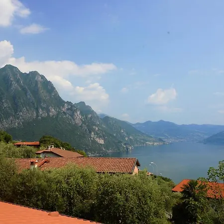 Con Vista Sul Lago Di Iseo E Piscina Lägenhet Riva di Solto